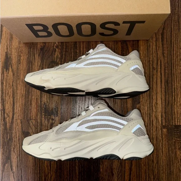 Adidas Yeezy Boost 700 V2 Static EF2829 Size 10.5 is available for purchase  on au PAY Market - Imported Goods Online Store Co.Ltd. | au PAY Market -  Online Shopping Site